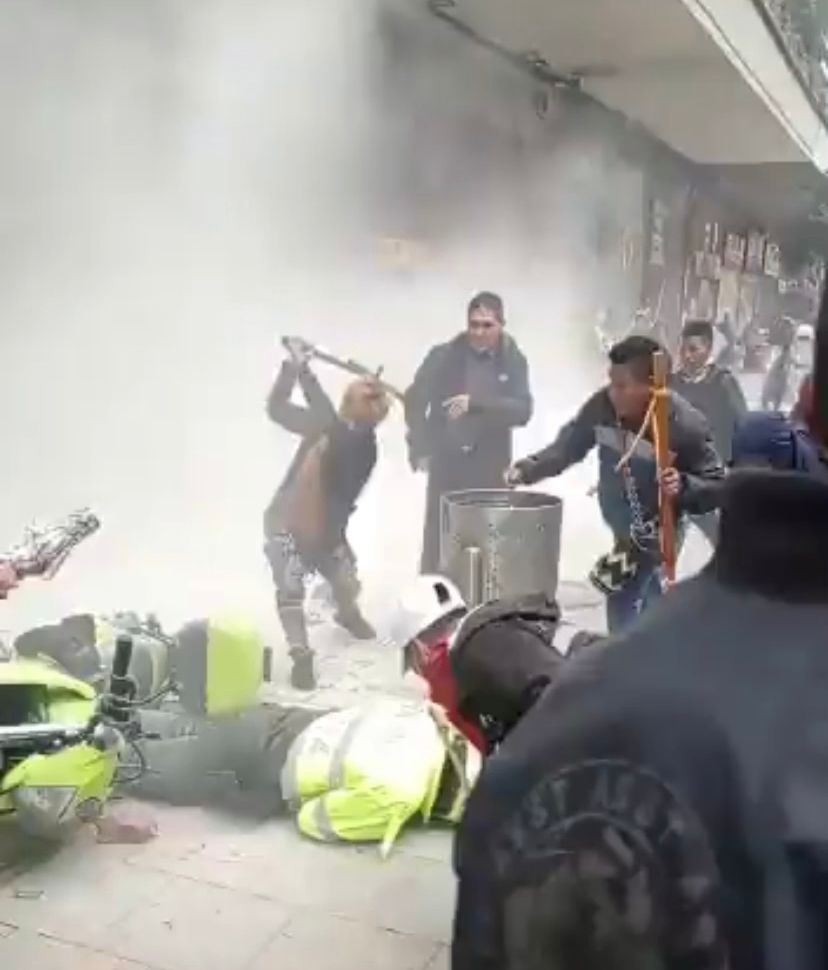 Brutalidad indígena durante manifestación