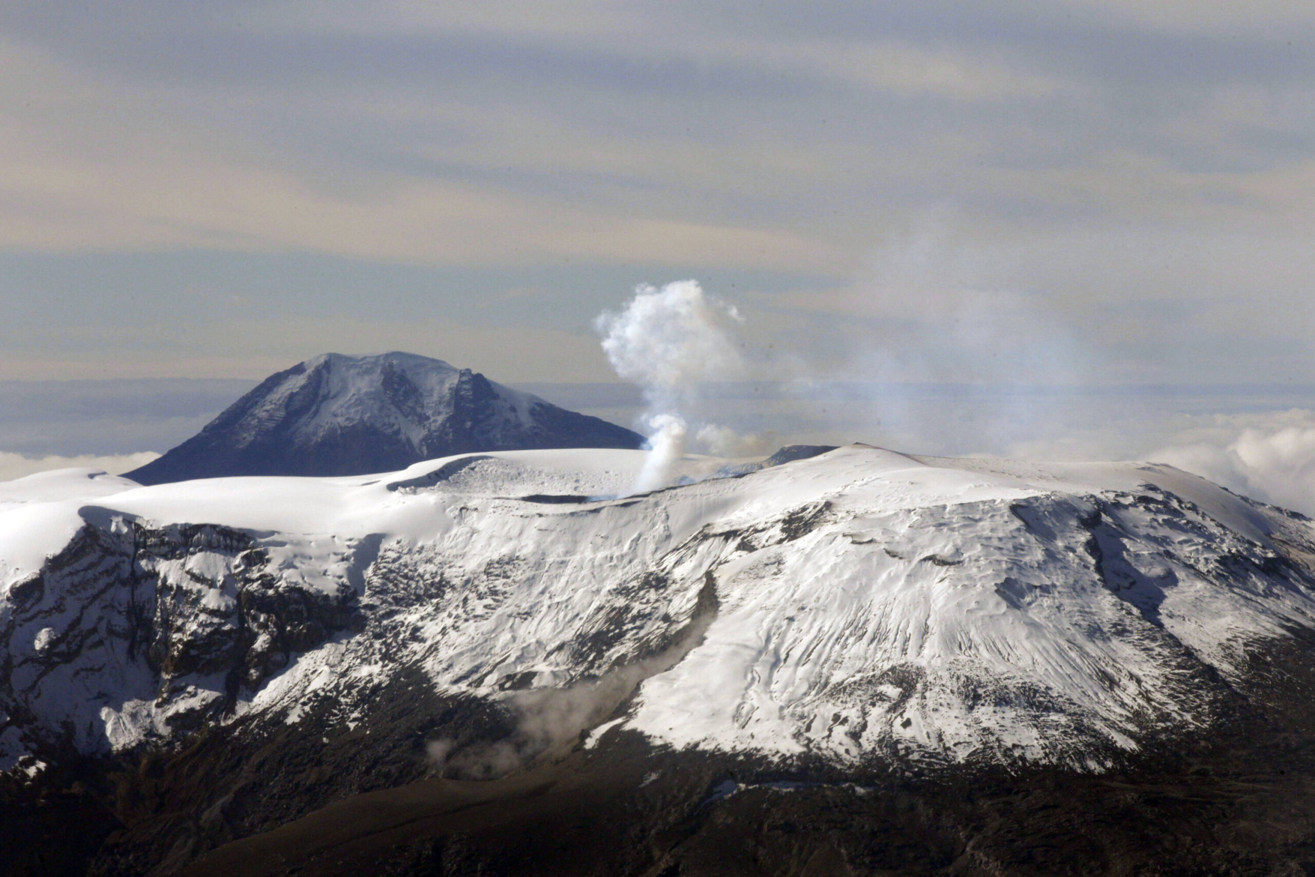 Alerta por posible erupción del volcán Nevado del Ruíz