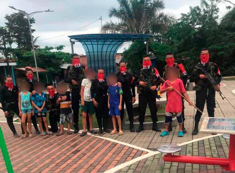 Foto de niños con el ELN genera indignación