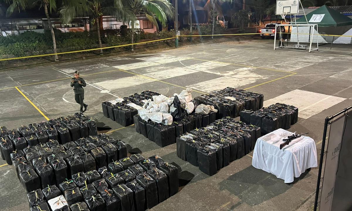 Desmantelan centro de acopio del ‘Clan del Golfo’ e incautan 5.500 kilos de cocaína