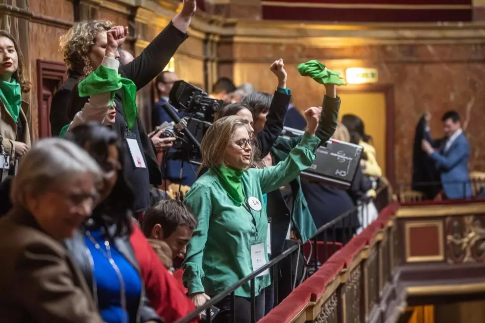 Francia marca un hito al incluir el derecho al aborto en su Constitución