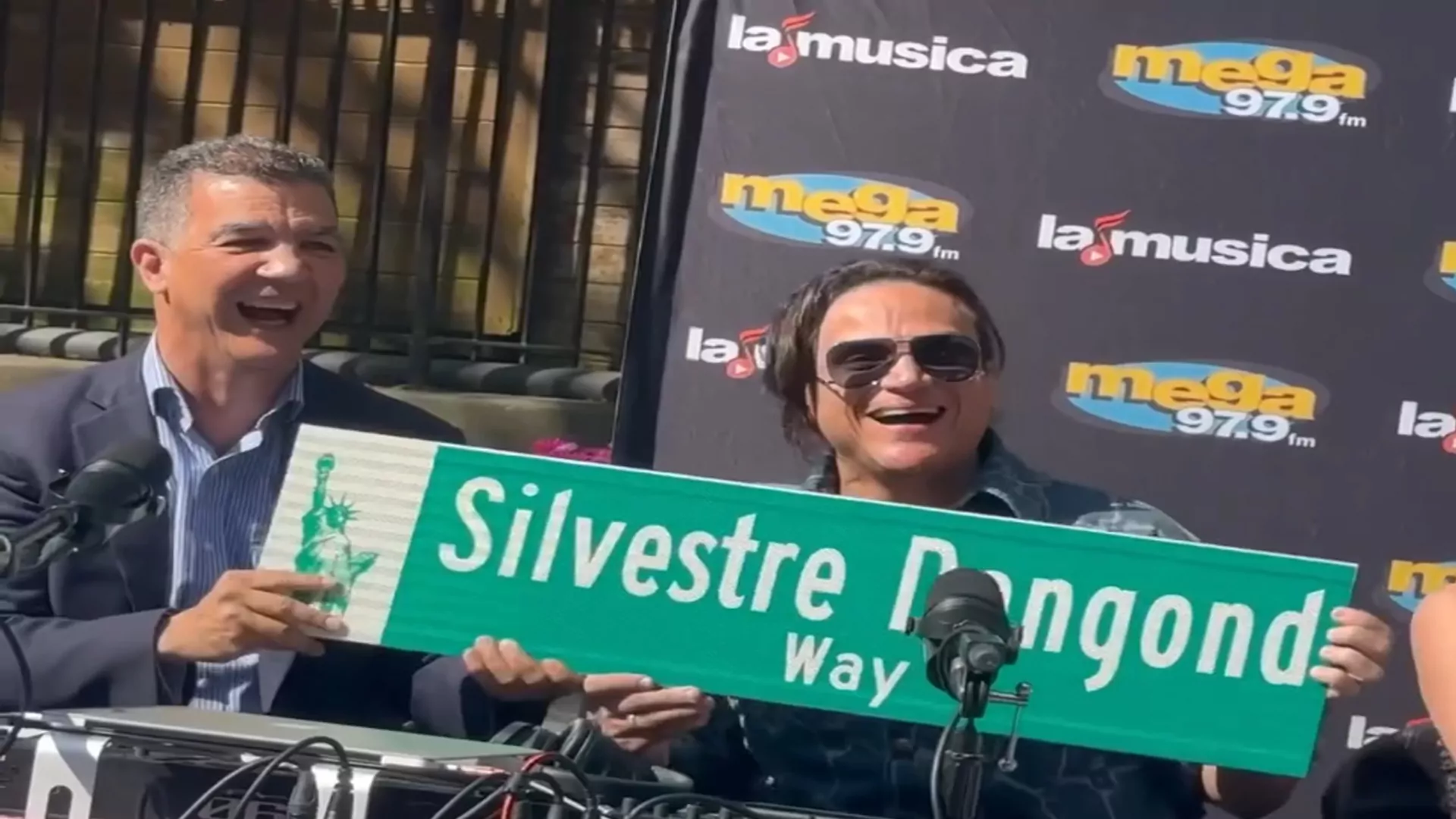 Nueva York honra a Silvestre Dangond con una calle en su nombre