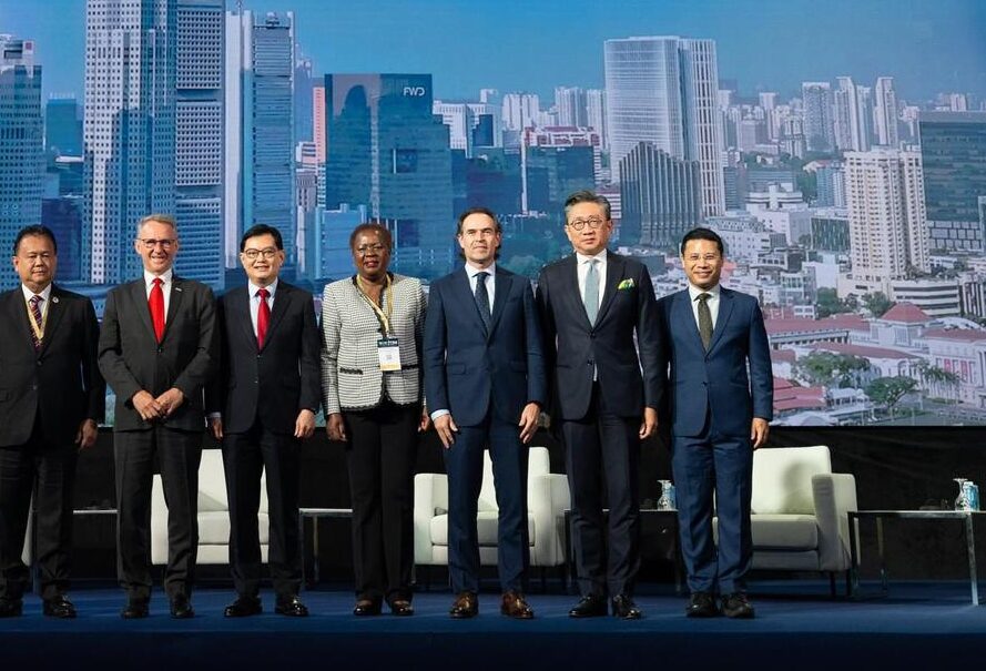 El Alcalde de Medellín Participa en la Cumbre Mundial de las Ciudades en Singapur