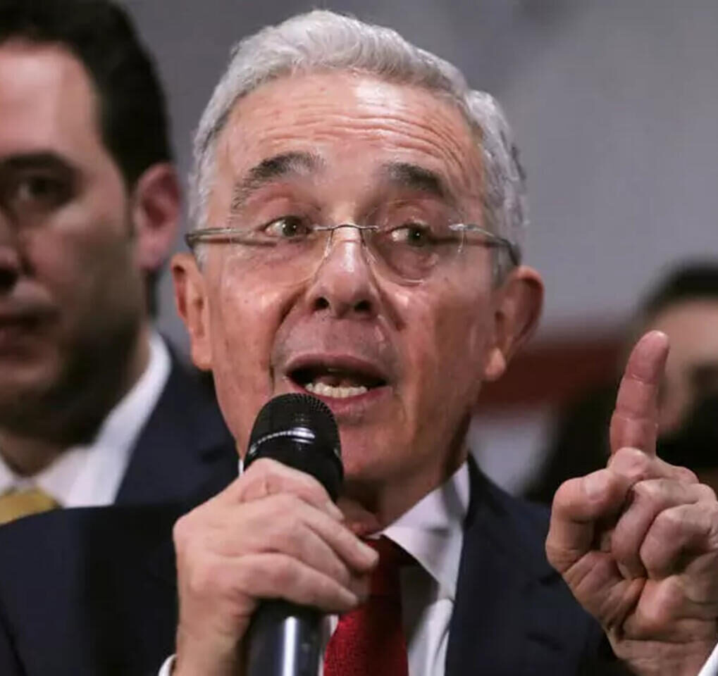 Álvaro Uribe critica el Fast Track propuesto por  Petro