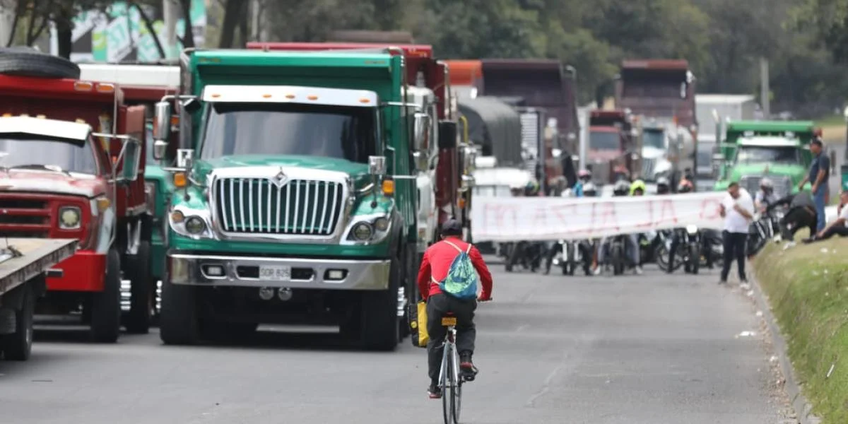 El paro de camioneros desnuda la improvisación del Gobierno de Petro