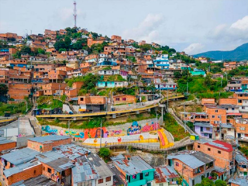 Desarticulada red que extorsionaba a guías turísticos en las escaleras eléctricas de la Comuna 13