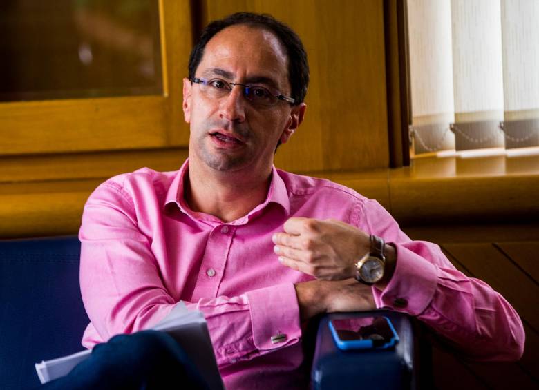 José Manuel Restrepo lanza dura advertencia al Gobierno por suspensión de línea de crédito del FMI