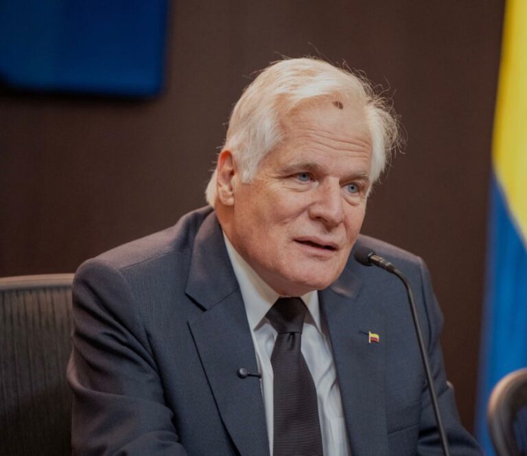 Gustavo Petro deja al descubierto a Miguel Uribe Londoño al exponer su vieja alianza