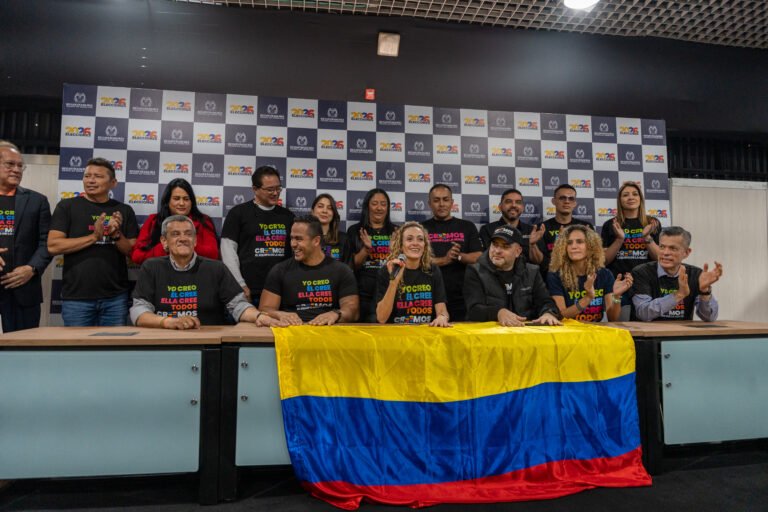 Movimiento Creemos entrega 872.346 firmas y oficializa su aspiración al Congreso con un respaldo nueve veces superior al exigido