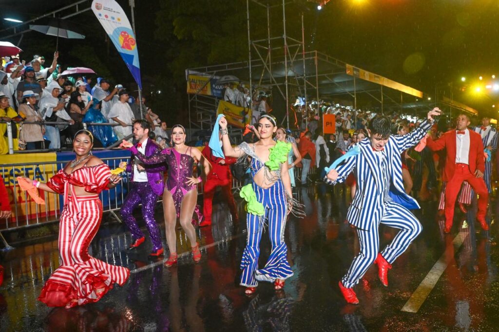 Bajo la lluvia, Cali bailó con más fuerza en el salsódromo