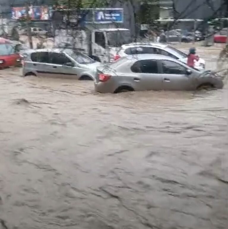 Fuertes lluvias provocaron emergencias y caos vial y en Medellín