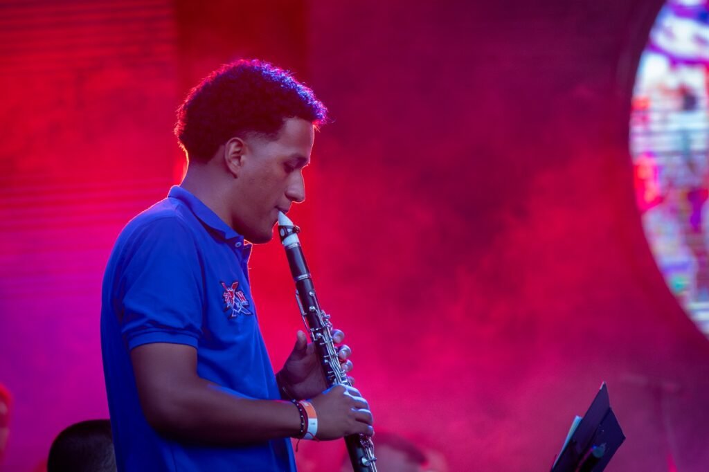 Barristas de Medellín participan en programa de música y liderazgo