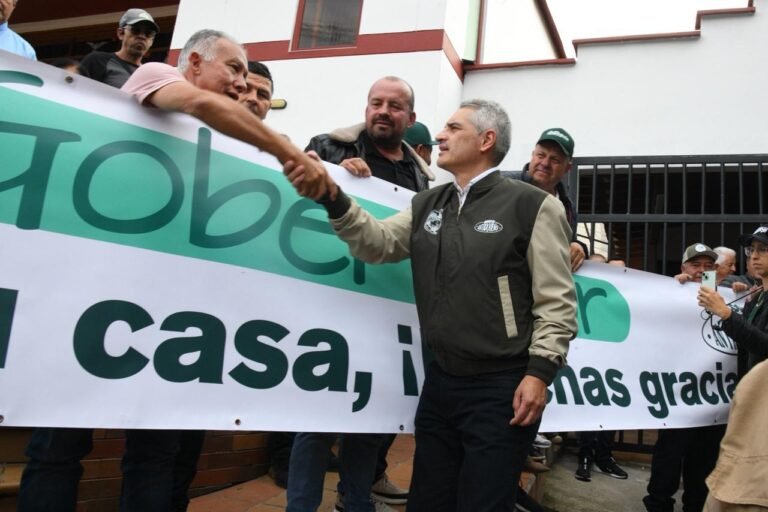 Gobernación anuncia inversión de $373 mil millones para mejorar la conexión vial del Oriente antioqueño