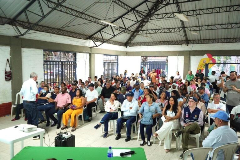 Alcalde de Cali acelera la recuperación del oriente con obras viales, educación digital y renovación en salud