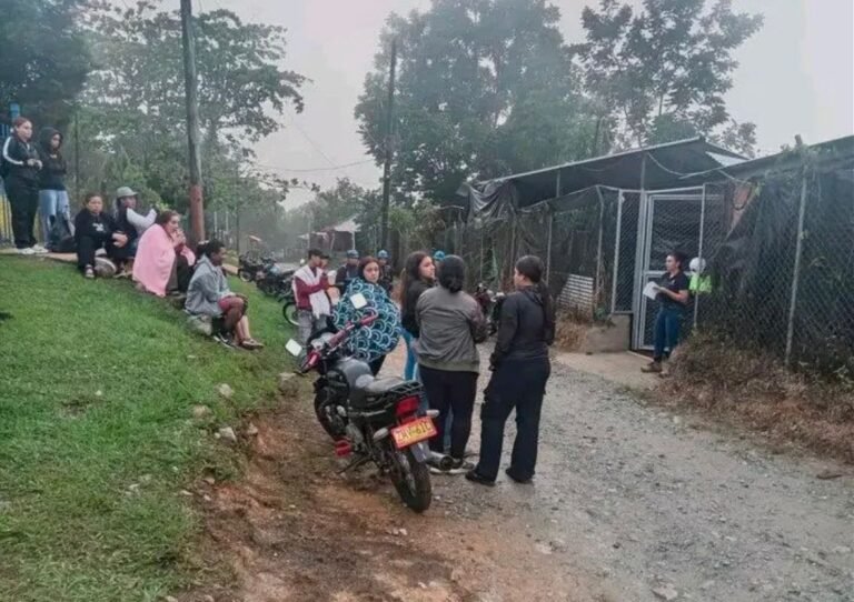 Dron con explosivos deja tres muertos en Segovia en medio de disputa entre grupos armados