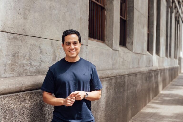 Candidato Federico Hoyos advierte sobre nuevos impuestos a universidades privadas y cuestiona al Gobierno Petro