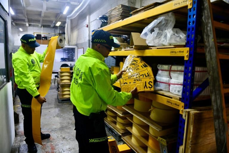 Cae bodega que falsificaba placas de vehículos en Medellín e Itagüí