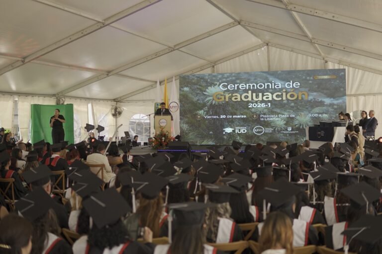 IU Digital gradúa 743 estudiantes y deja historias que conmueven
