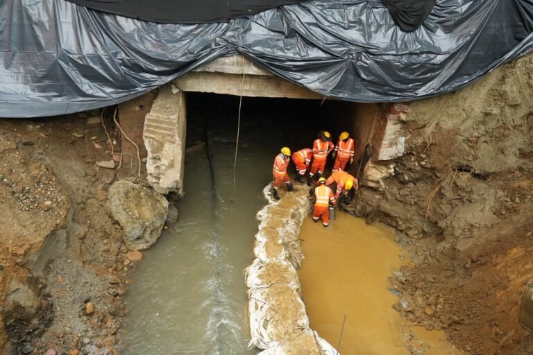 Llegan primeras estructuras para reparar la avenida El Poblado: obras tardarían cerca de un mes