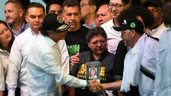 Andrés Tobón, Alejandro de Bedout y Claudia Carrasquilla arremeten contra beneficios a jefes criminales