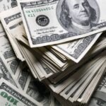 Dólar en Colombia cae a su nivel más bajo desde 2021