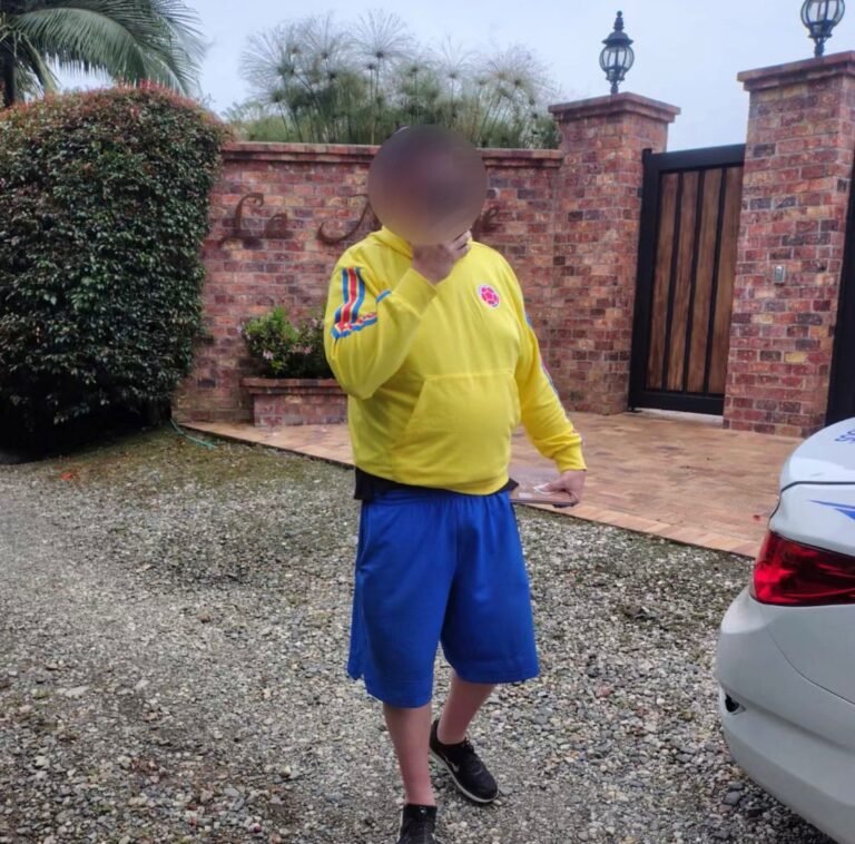 Deportado estadounidense sospechoso de ataque tras amenazas a estudiantes