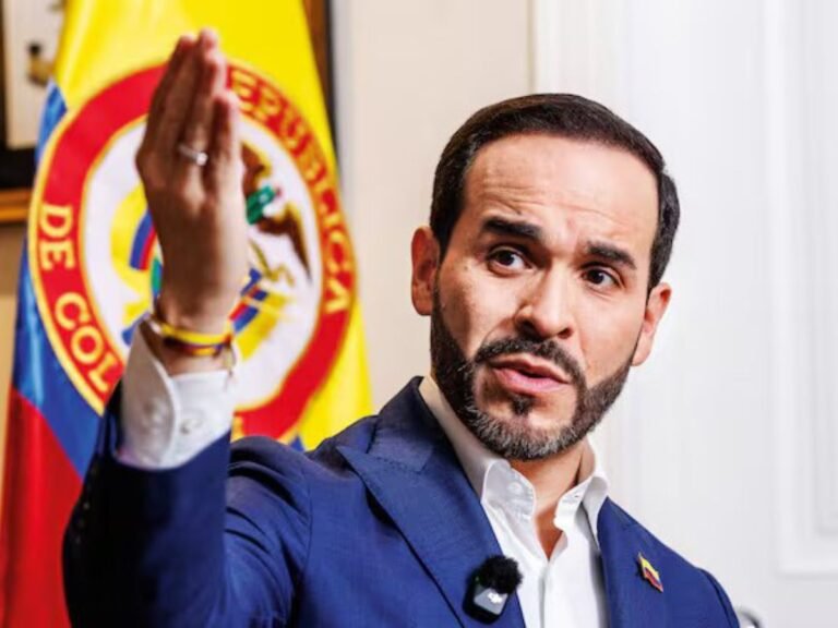 Abelardo De la Espriella lleva su denuncia a Estados Unidos y al Parlamento Europeo por presuntas interceptaciones y persecución política