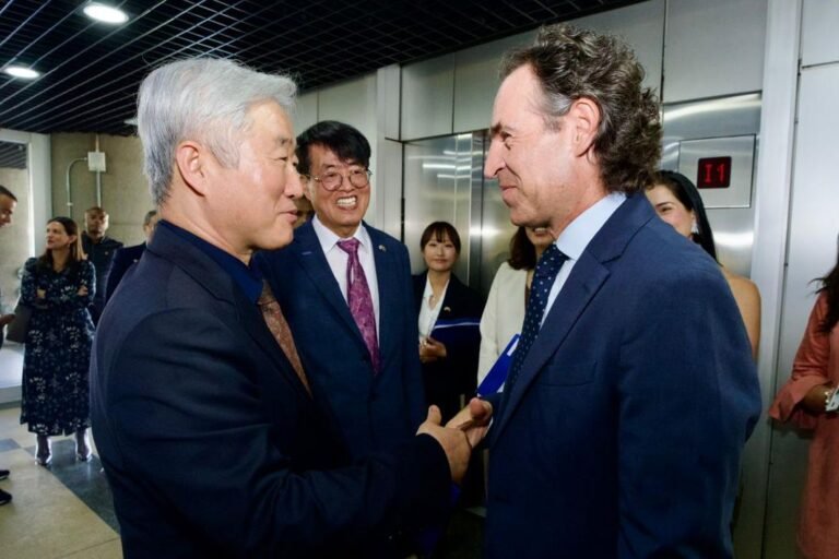 Federico Gutiérrez firma acuerdo con Corea por USD 16,4 millones para transformar el manejo de residuos en Medellín