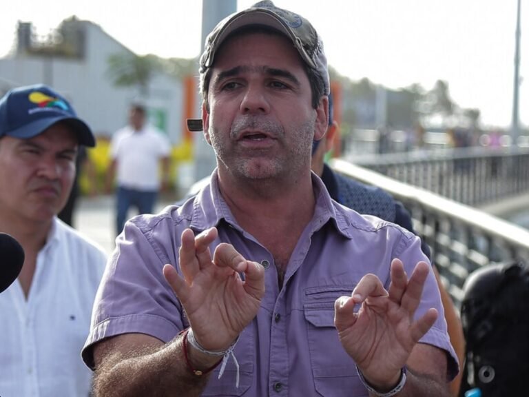 Álex Char arremete contra la “paz total” y denuncia extorsión en barrios de Barranquilla