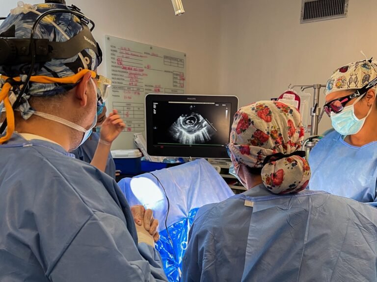 Hospital General de Medellín salva la vida de niña indígena con histórica cirugía cardíaca