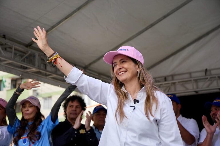 Paloma Valencia denuncia que pagan $2.000 millones por asesinarla