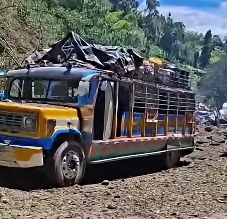 Explosión en la vía Panamericana deja 7 muertos y más de 20 heridos en Cauca