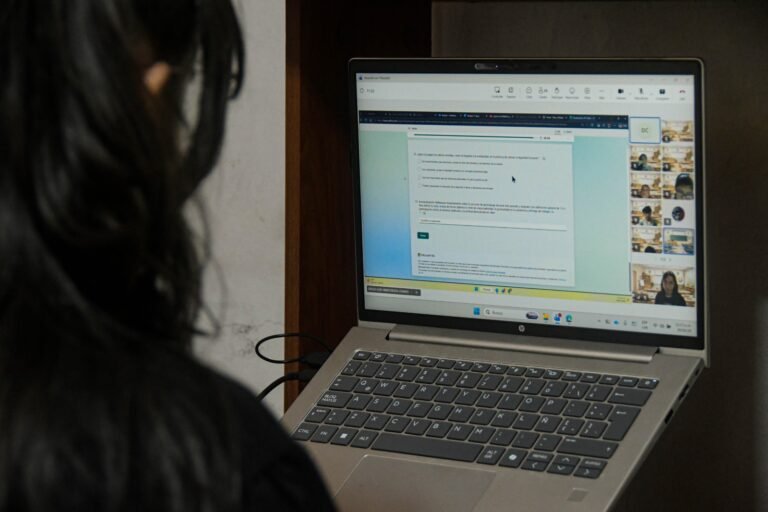 Medellín lleva la educación hasta la casa y abre un nuevo camino en Colombia