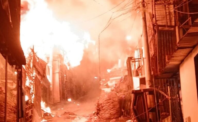 Grave incendio en el nororiente de Medellín deja daños y evacuaciones