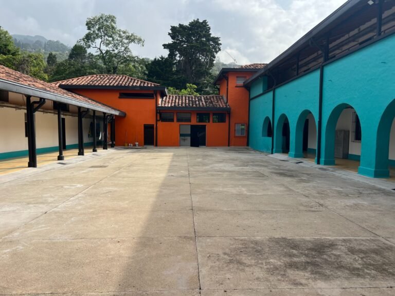 Más de 200 estudiantes estrenan mejoras en la Escuela El Tirol II en San Cristóbal