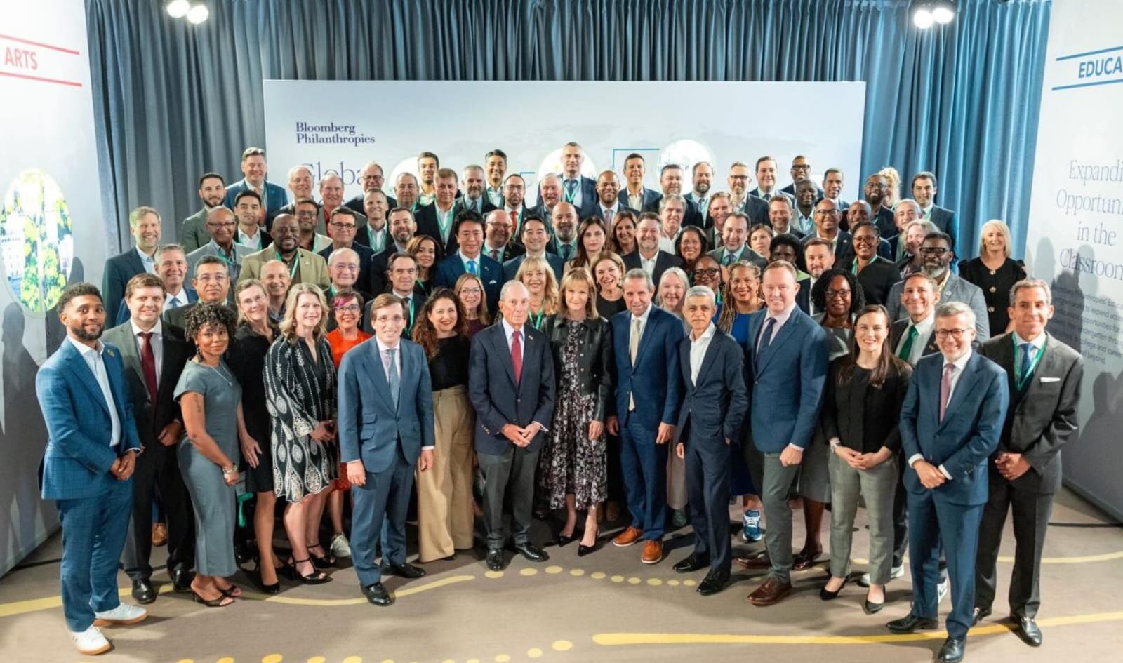 Medellín recibe premio global por innovación y entra a red de ciudades líderes en movilidad segura