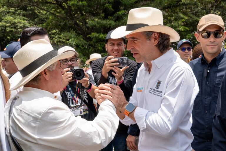Fico Gutiérrez logra respaldo contundente en Medellín: 8 de cada 10 ciudadanos están felices con su gestión