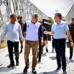 Gobernador Andrés Julián supervisó instalación de dos puentes militares en Urabá tras emergencias por lluvias