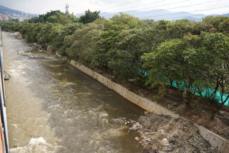Medellín y el Área Metropolitana meten el acelerador para recuperar quebradas con 26 obras a la vez