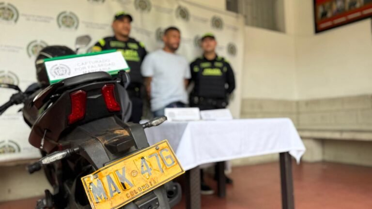 Persecución de película en Medellín: capturan a dos ladrones tras choque en plena huida