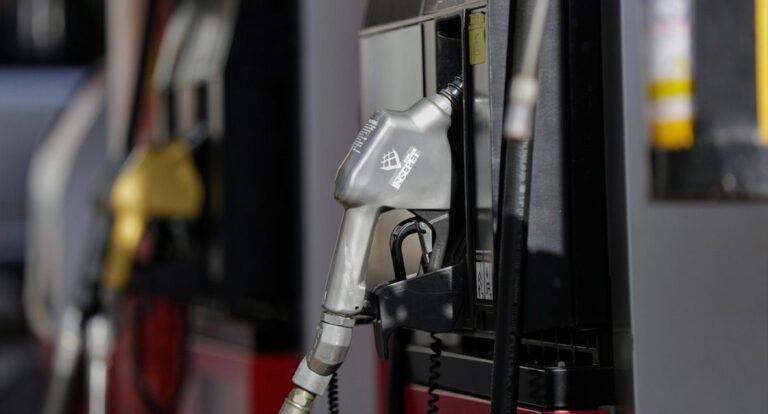 Gasolina sube $400: golpe al bolsillo desde hoy