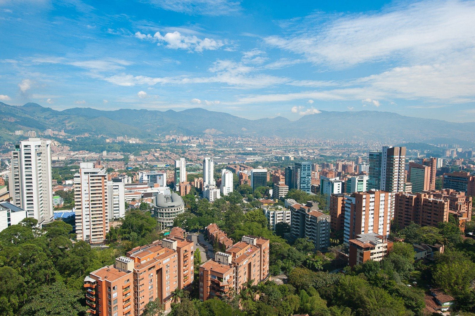 Medellín se encarece: vivir ya cuesta 37% más y arriendos superan a Bogotá