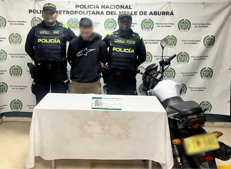 Capturan en Medellín a hombre con moto “gemeliada”, documentos falsos y orden judicial vigente