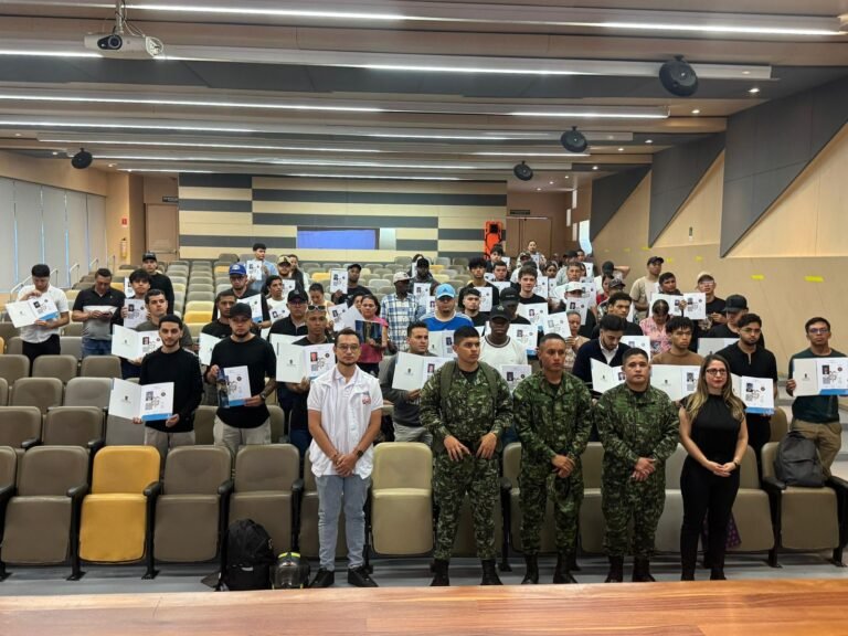 Más de 2.000 víctimas del conflicto armado han recibido libreta militar
