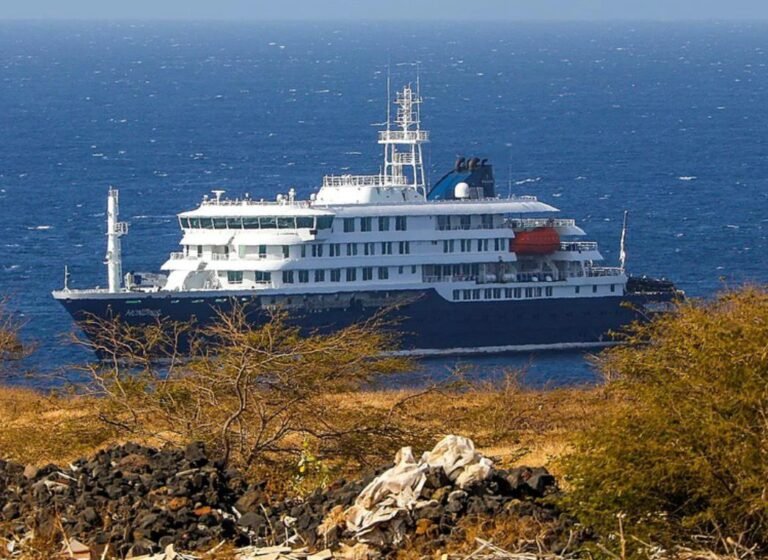 Bajo cuarentena llegaron a España pasajeros del crucero afectado por hantavirus