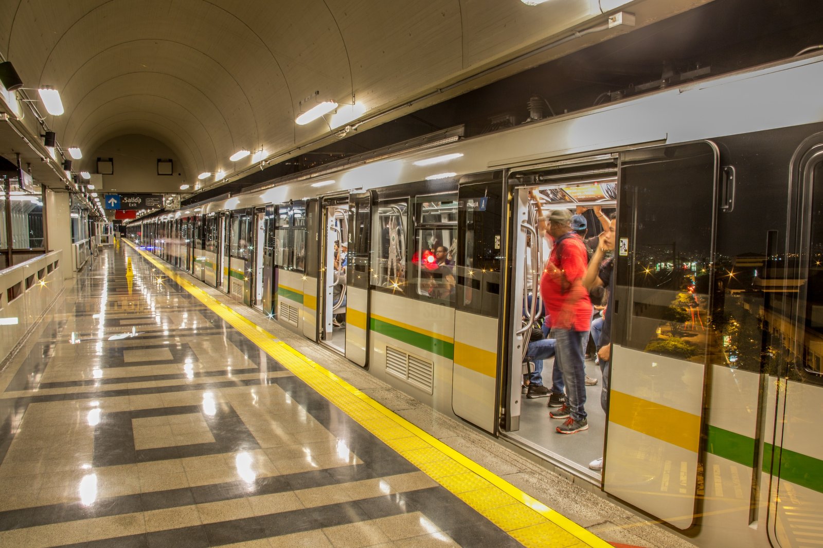 Metro de Medellín le ahorró $9,4 billones a la región y movilizó más de 310 millones de pasajeros