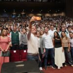 “Aquí están los líderes del mañana”: Fico posesionó a estudiantes de Medellín