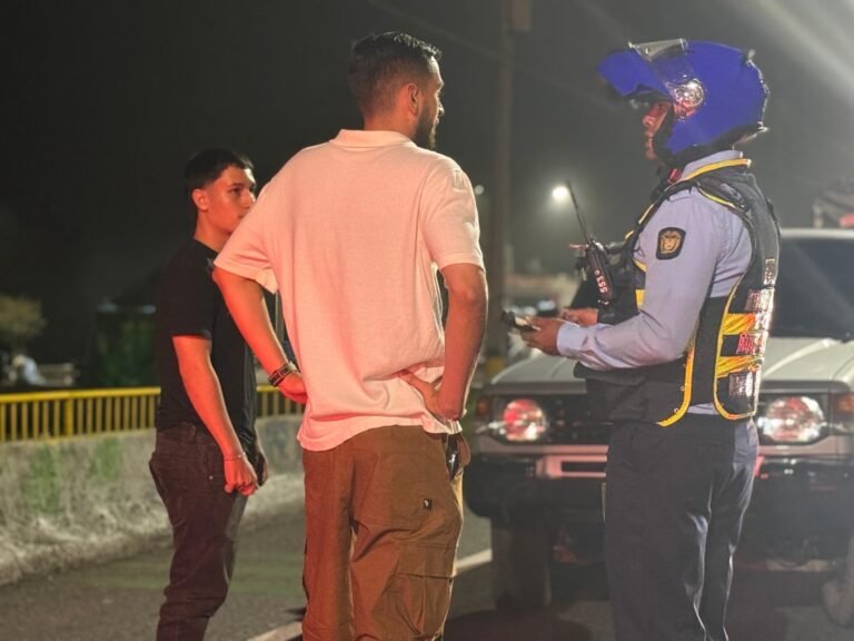 Operativos en Las Palmas dejan motos y carros inmovilizados por maniobras peligrosas
