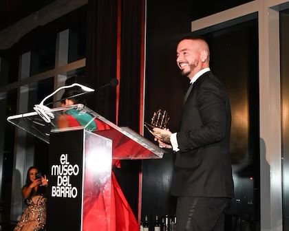 J Balvin recibió en Nueva York un reconocimiento por su impacto global en la cultura latina