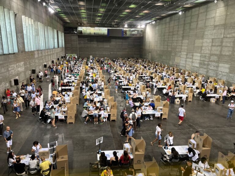 Cerraron las urnas en España: algunos colombianos llegaron tarde y se quedaron sin votar